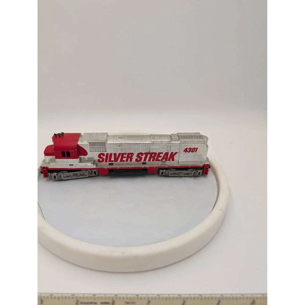 Silver‎ Streak 4301 Diesel Locomotive Model Train Engine Red Silver HO Scale